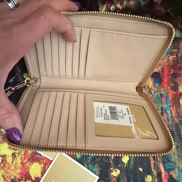 Michael Kors Women's Jet Set Large Flat Multifunction Phone Case - Picture 5 of 9